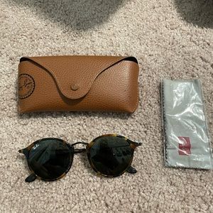 Rayban RB2447-1157 49-21-145 Spotted Black Havana / Green Classic G-15 Lens